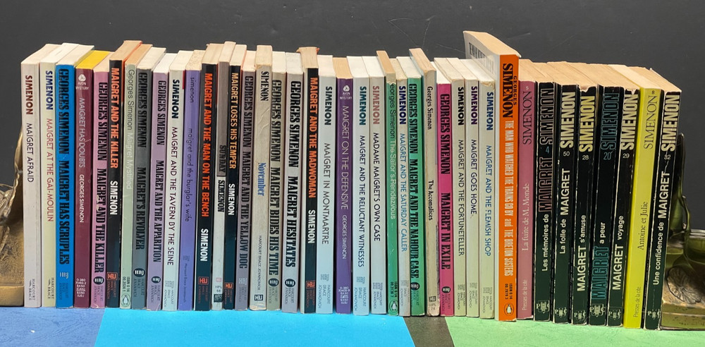 40 Georges Simenon Books Mostly Maigret with 8 in French / Paperback / 1 Dupe