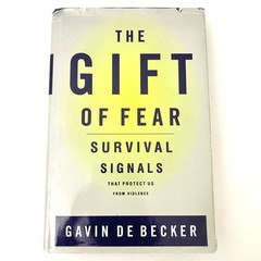 Gift of Fear Survival Signals Gavin De Becker Safety Crime Psychology HC Book