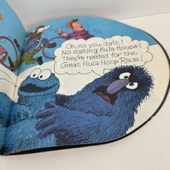 Vintage Sesame Street Cookie Monster Circle Book Golden Shape Book 1972 CTW