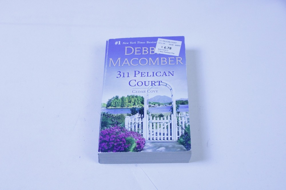 Settle Into Comfort by Debbie Macomber Paperback Women’s Fiction Romance Small