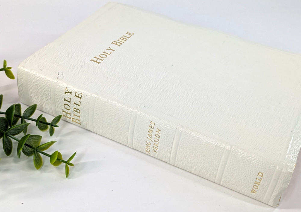 ✝️Holy Bible Self-Pronouncing Illustrated White Cover KJV World Publishing 70’s?