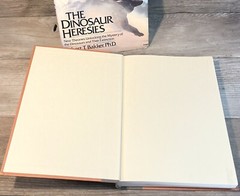 Bakker. The Dinosaur Heresies : New Theories Unlocking the Mystery of Dinosaurs