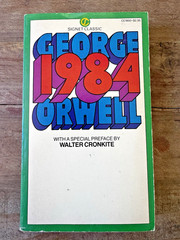 1984 George Orwell Signet Classic PB Walter Cronkite Preface Vintage Paperback