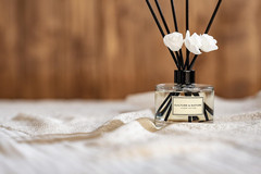 Reed Diffuser Set 6.7Oz (200Ml) April Flower Scented Diffuser with Sticks Home F