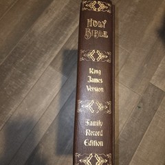 Vintage 1970s Fireside Family Edition Holy Bible (King James Version) with Salt