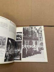 Vtg. ANNE FRANK IN THE WORLD by DE WERELD VAN 1929-1945 PB 1985 Illustrated Book