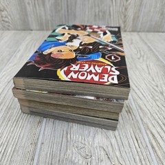 Demon Slayer Kimetsu no Yaiba Manga Vol 1 2 3 7 Set Koyoharu Gotouge Viz Media
