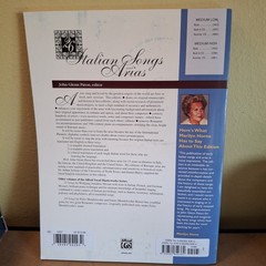 26 Italian Songs and Arias : Medium Low Voice, Book and CD Paperb