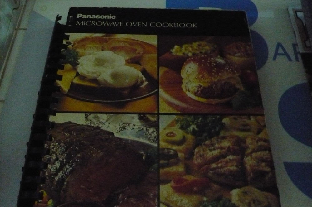 Vintage Panasonic Microwave Oven Cookbook 1974 recipes color pictures 138 pages