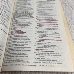 The New Student Bible by Zondervan Staff 1992 Trade Paperback