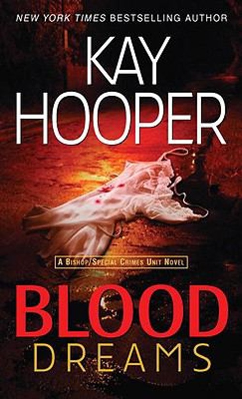 Blood Dreams Mass Market Paperbound Kay Hooper