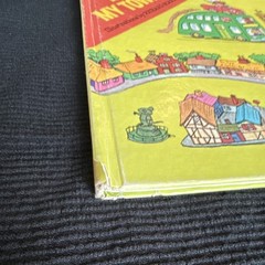 Listen 'n Look Book In My Town by Richard Scarry HC Illustrated 1976