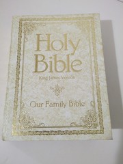 Vintage Holy Bible King James Version „Our Family Bible” 1971 White & Gold 11.5”