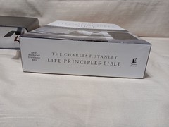 NASB Charles F. Stanley Life Principles Bible 2nd Edition Leathersoft with Box