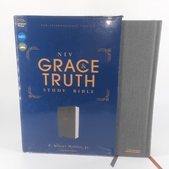 NIV the Grace and Truth Study Bible Easy Read Comfort Print Lay Flat Red Letter