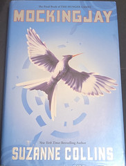 Mockingjay (Hunger Games Book Three) Hardcover by Suzanne Collins (2010)