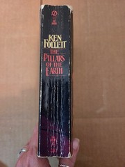 Pillars of the Earth Ken Follet Mass Market Paperback 1997 (BK1)