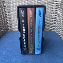 Hunger Games Trilogy Boxed Set Set by Suzanne Collins (2010, Box or Slipcased)