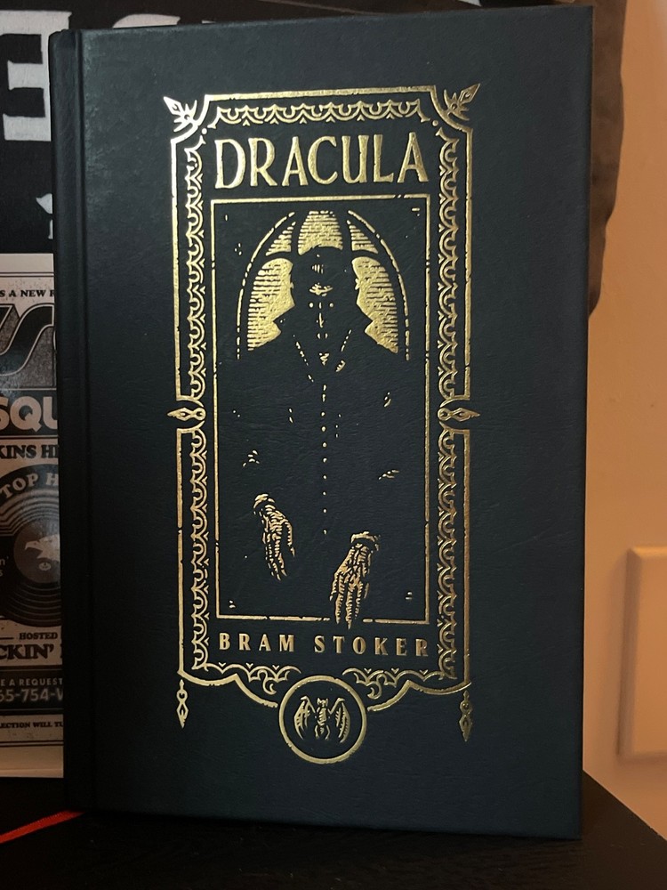 Dracula: The Gothic Chronicles (Bram Stoker, Harper Muse) Fiction LIKE NEW