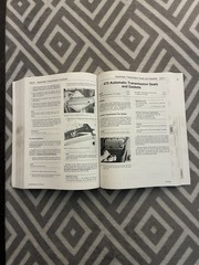 Saab 900 16 Valve Official Service Manual 1985-1993 Robert Bentley