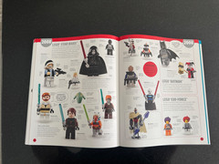 LEGO MINIFIGURE A Visual History – New Edition – With Exclusive Orange Spaceman!