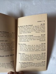 Growing Up with Paperbacks 1977 List for Young Children by Age 31 Pages