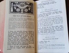 ANTIQUE CATHOLIC LATIN ENGLISH MISSAL; FINE BINDING; TLM BRIGHT GILT; CA.. 1962