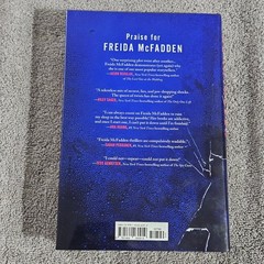 The Intruder Freida McFadden 2025 First Edition Thriller Suspense Sourcebooks