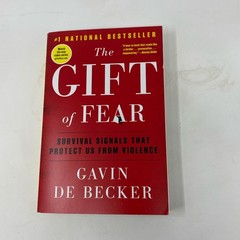 Back Bay Books The Gift of Fear, Red Trade Paperback by de Becker