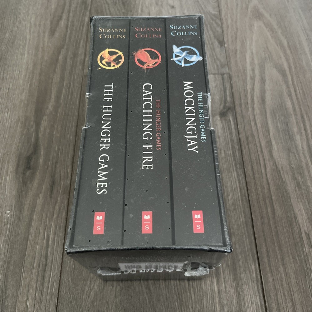 Trilogy Boxed Set – Catching Fire – Mockingjay by Suzanne Collins (2013,…