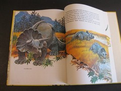 DINOSAURS Giants of the Past A BIG Golden Book 1976 Eileen Daly 9×12″ VG
