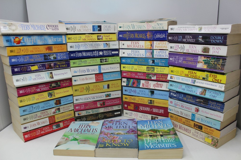 Lot of 10 Fern Michaels Paperback Books Random Mix – Free Shipping