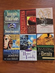 Lot Of 17 David Jeremiah PBs