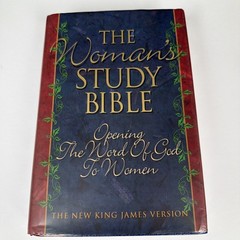 Woman’s Study Bible NKJV Opening the Word of God to Women – Thomas Nelson (1995)