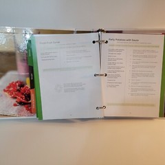 Vitamix Whole Foods 3-Ring Binder 2011 Recipe Cookbook – Very Good Condition