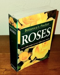 New! Sealed! BOTANICAS POCKET ROSES (Botanicas Pockets) Paperback By Susan Page