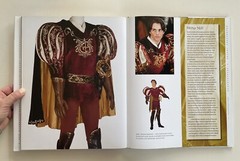 Disney Editions Deluxe Ser.: The Art of Disney Costuming : Heroes, Villains, and