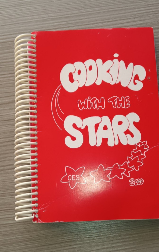 Cooking with the Stars 2000 WM E Gelston Chapter #435. Cookbook