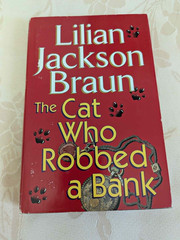 4 „The Cat Who” books by Lilian Jackson Braun, 1 by Rita Mae Brown („Tail Gait”)