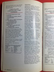 PILLSBURY HOLIDAY BAKING RECIPES COOKBOOK 96 PAGES 2000 COOKIES SPRITZ CHRISTMAS