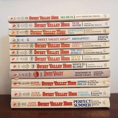 Lot 12 SWEET VALLEY HIGH Series Vtg Books by Francine Pascal