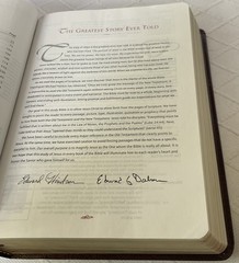 THE KNOWING JESUS STUDY BIBLE. NIB. Burgundy Leather. Free Shipping.