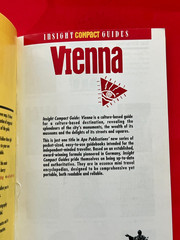 VIENNA ~ Insight Compact Guides ~ Tour Guide ~ 1995 ~ 104 pages