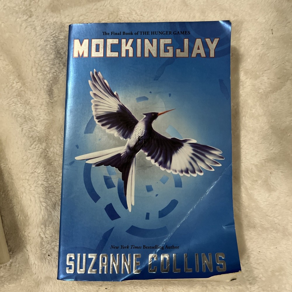 Mocking Jay by Suzanne Collins (Trade Paperback) Hunger Games Series