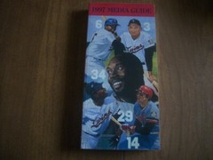 MINNESOTA TWINS 1997 MEDIA GUIDE–SOFTCOVER BOOK- 332 pages