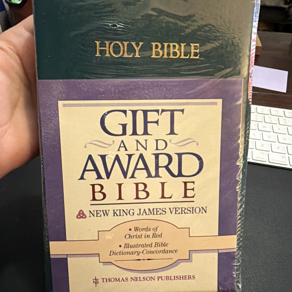 Gift and Award Bible by Thomas Nelson Publishing Staff (1989, Imitation Leather!