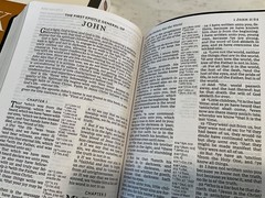 KJV Comfort Print Reference Giant Print Bible in Black Bonded Leather