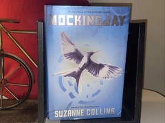 Mockingjay (The Hunger Games) – Hardcover By Suzanne Collins – Book VERY GOOD