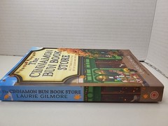 The Cinnamon Bun Bookstore by Laurie Gilmore Paperback
