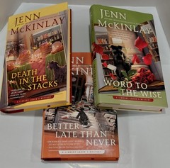 Lot Of 7 JENN MCKINLAY „LIBRARY LOVERS MYSTERY” Hardback/Paperback Books